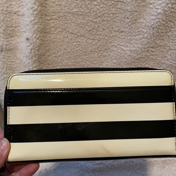 Kate Spade black and cream striped wallet - Picture 4 of 5